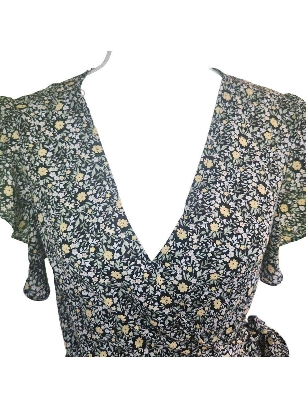 Max Studio Dainty Floral Print Belted Faux Wrap Top Flutter Sleeves Blouse Sz: M - Picture 3 of 13